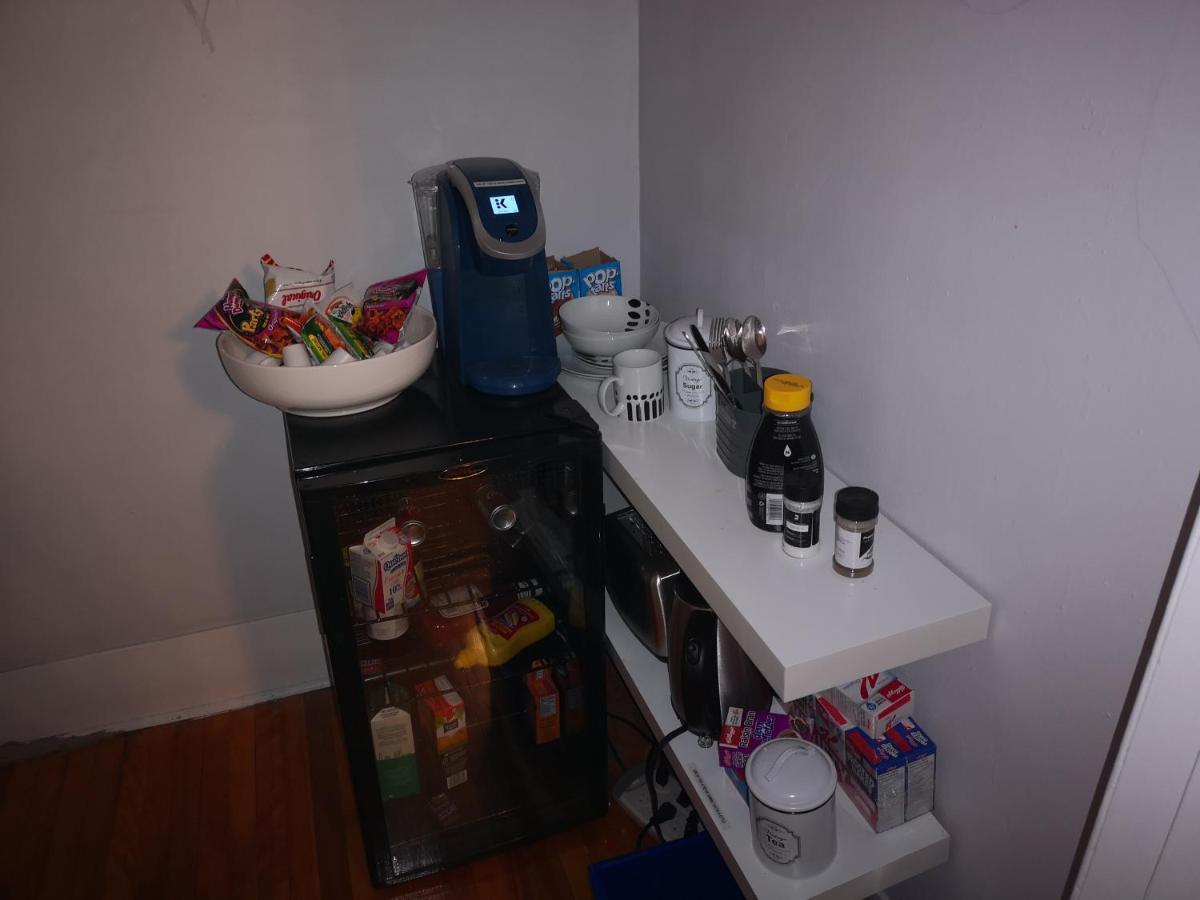 Room With King Bed In Shared 3 Bedroom Downtown Montreal Exterior foto