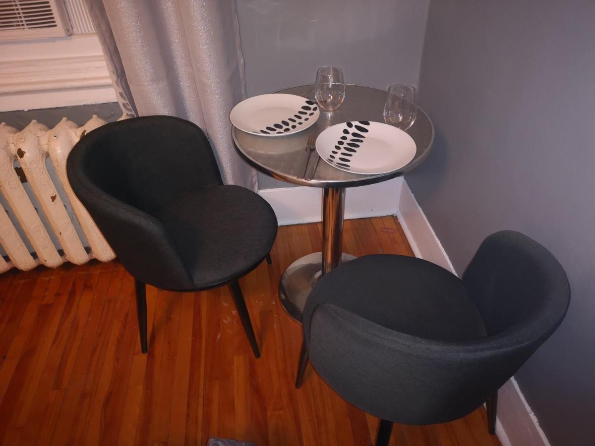 Room With King Bed In Shared 3 Bedroom Downtown Montreal Exterior foto