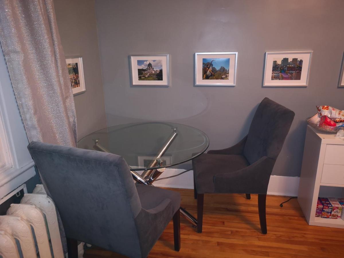 Room With King Bed In Shared 3 Bedroom Downtown Montreal Exterior foto